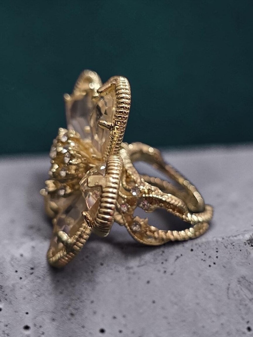 EYE CANDY NWT Gold Flower Cocktail Ring with Gray Crystal Petals - Picture 2 of 4